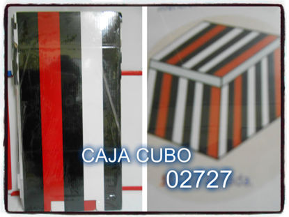 Imagen de CAJA CUBO RAYAS 20X20X20 2.24